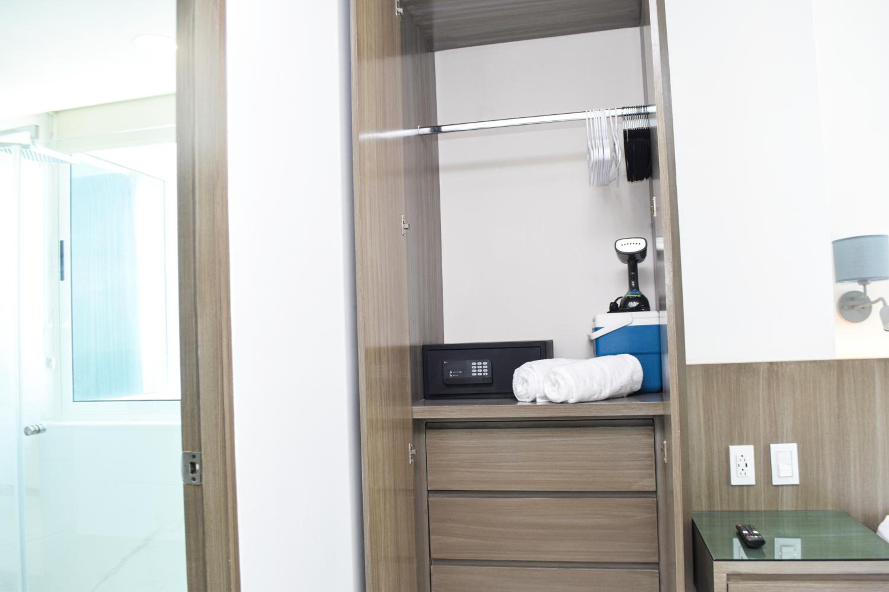New studio at the Beach, pool, gym, spa 2D