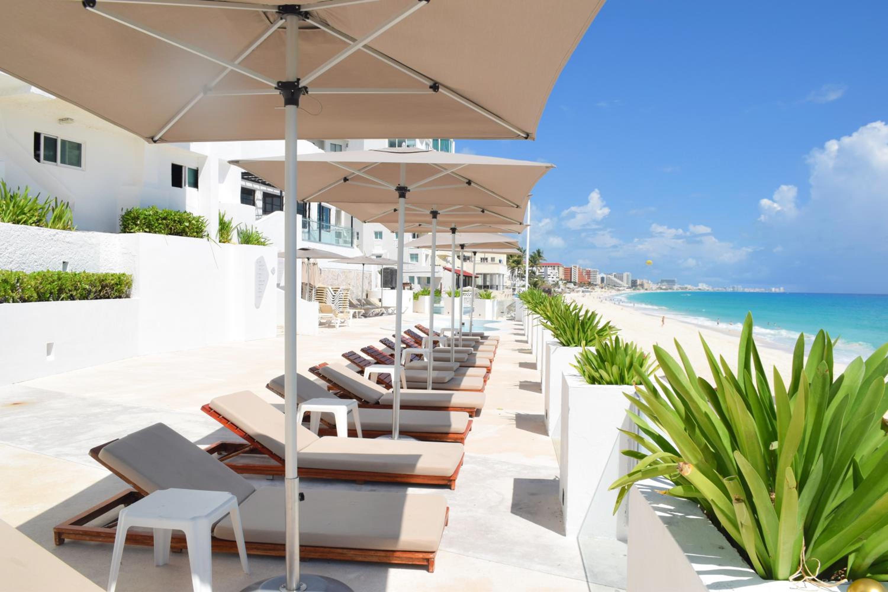 New studio at the Beach, pool, gym, spa 2D