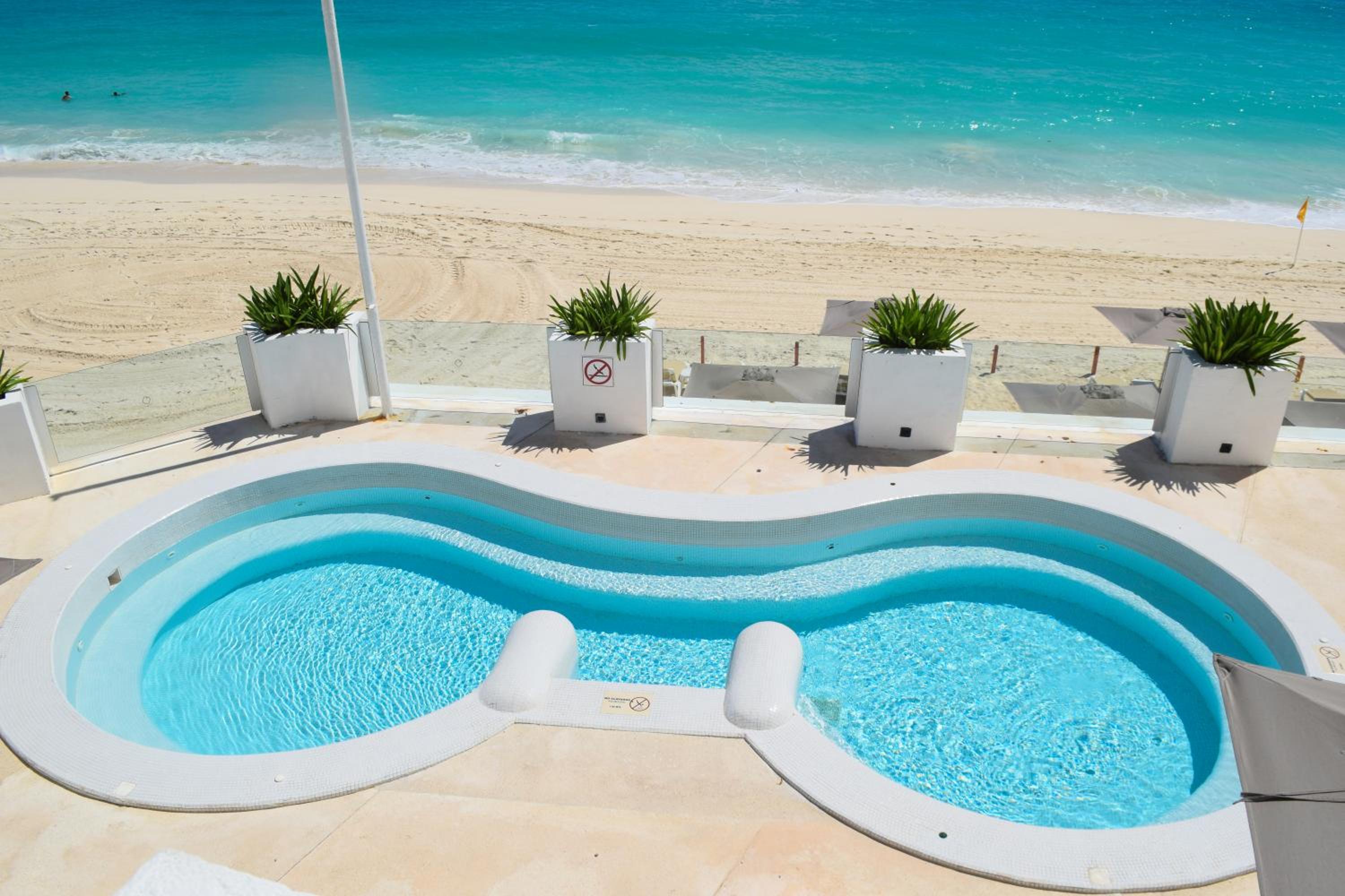 New studio at the Beach, pool, gym, spa 2D