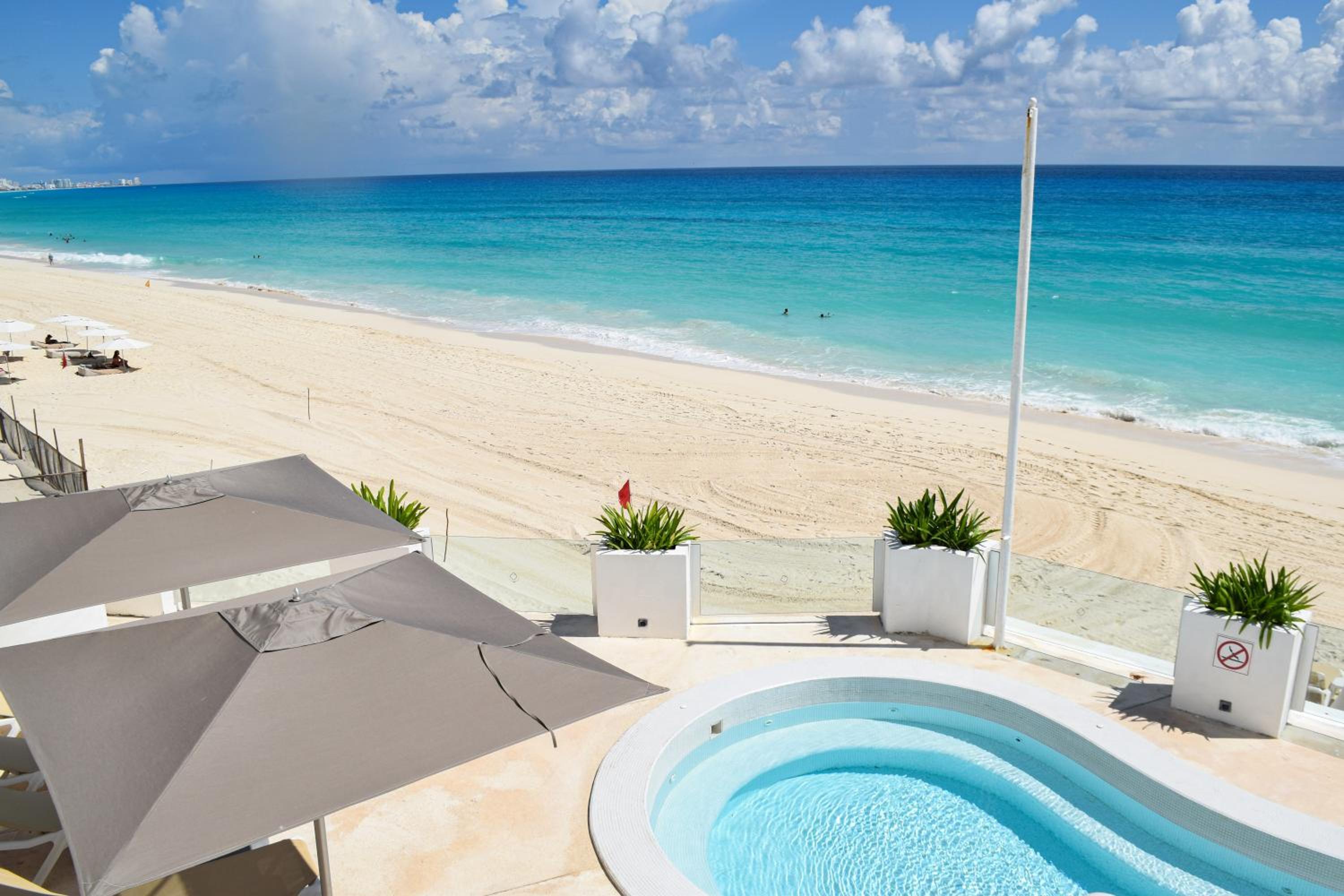 New studio at the Beach, pool, gym, spa 2D