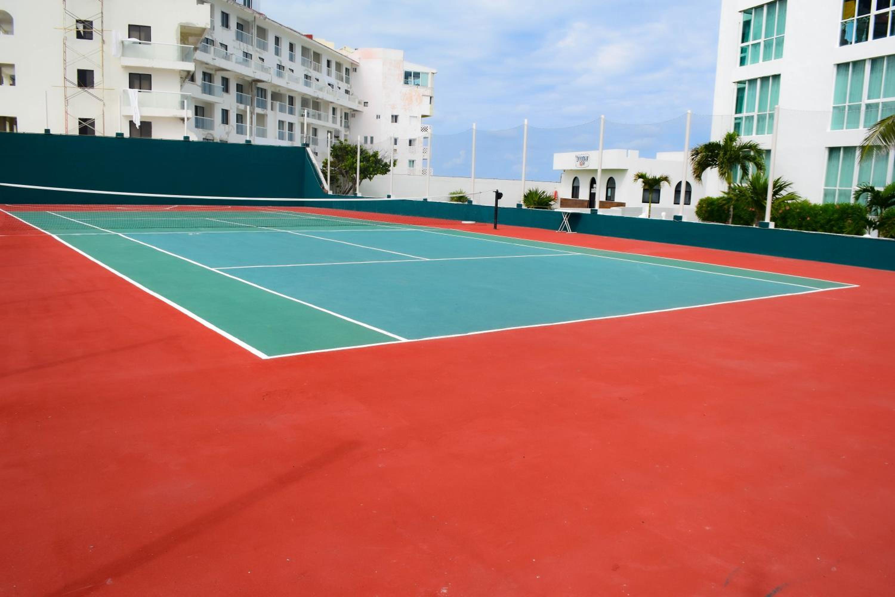 New studio at the Beach, pool, gym, spa 2D