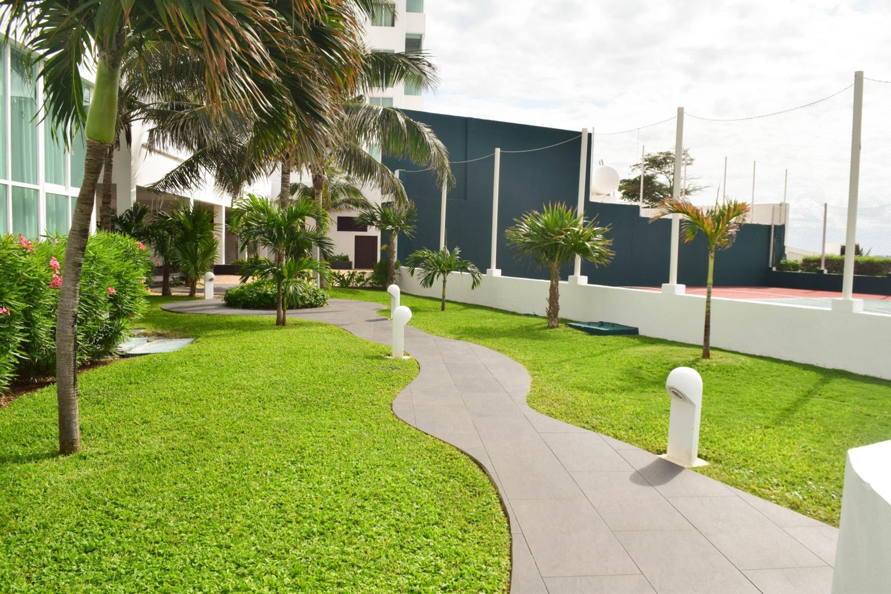 New studio at the Beach, pool, gym, spa 2D
