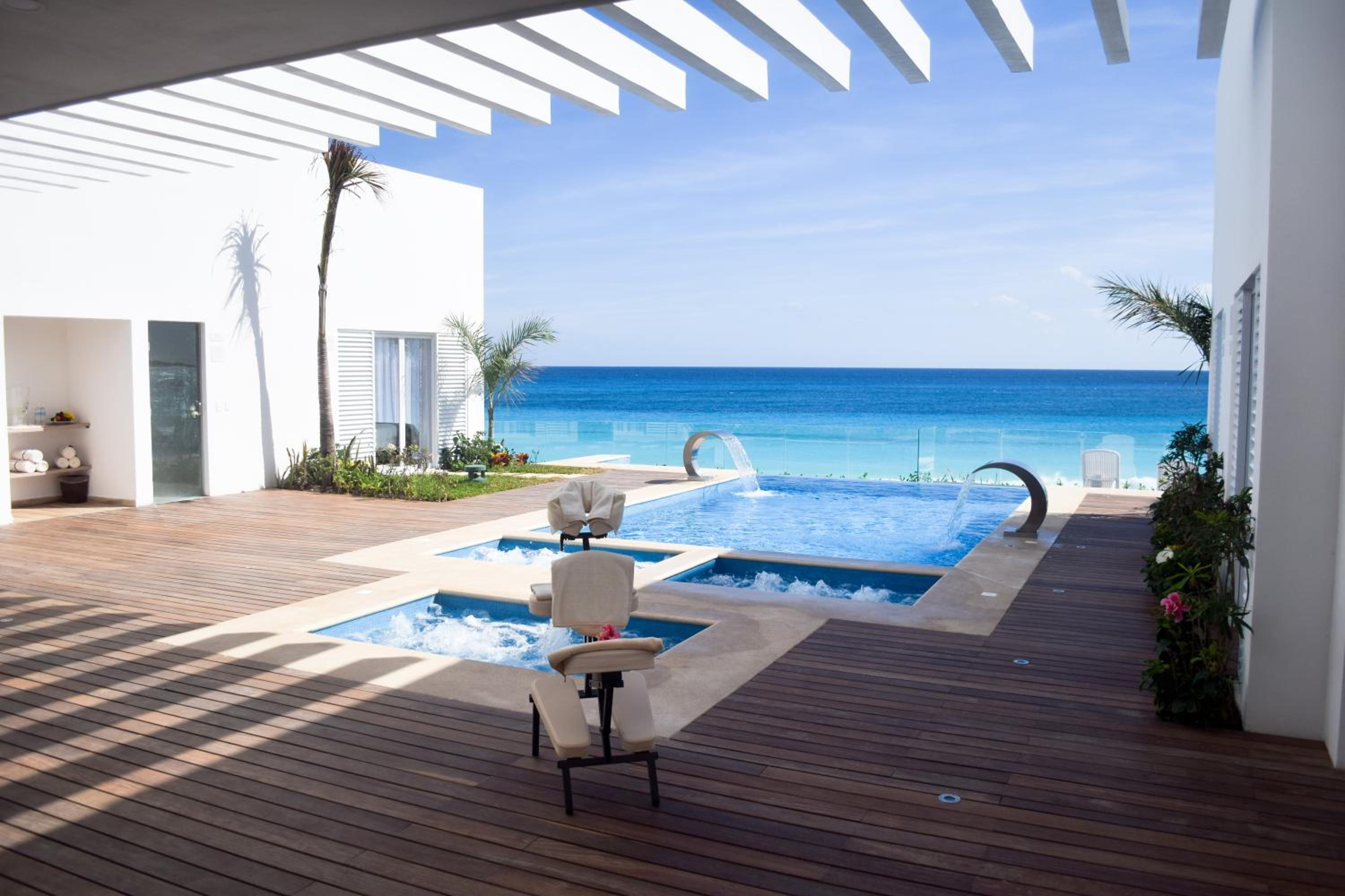 New studio at the Beach, pool, gym, spa 2D