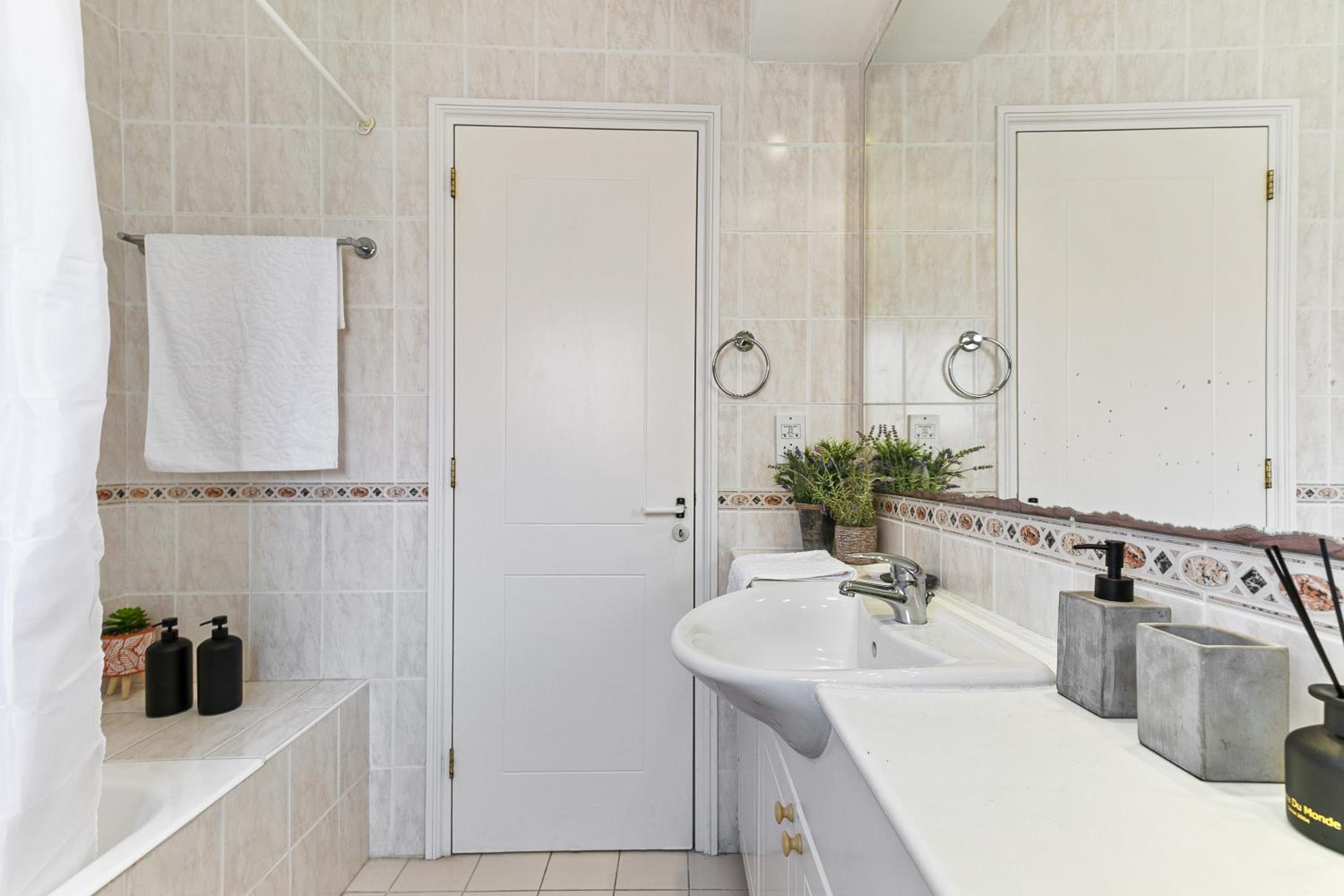 Limnaria Gardens Beautiful Apartment by VICHY Holidays