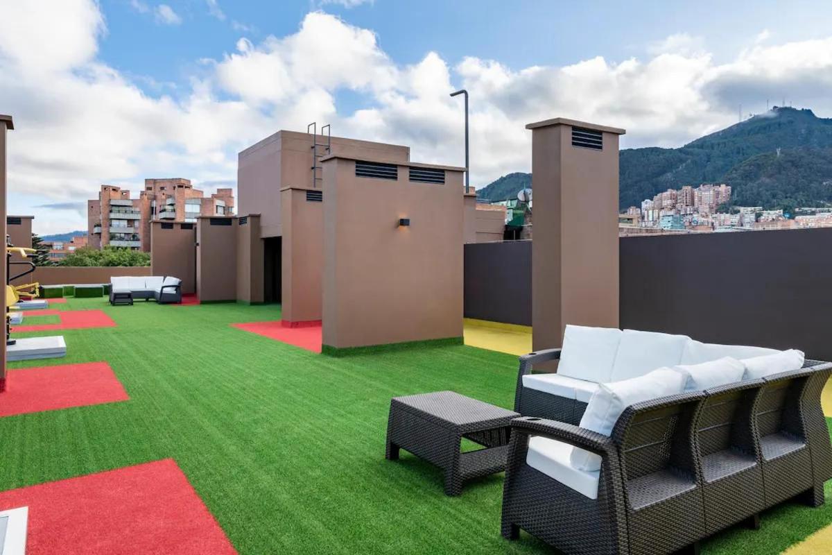 Profesionales que buscan un espacio exclusivo y bien ubicado con Cocina equipada electrodomesticos, baño y sala de estar acogedora perfecta para relajarte