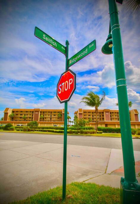 Spacious 4BR Beach House with Stunning Ocean Views view 2