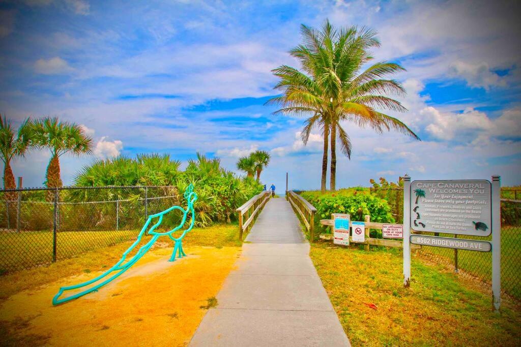 Spacious 4BR Beach House with Stunning Ocean Views view 3