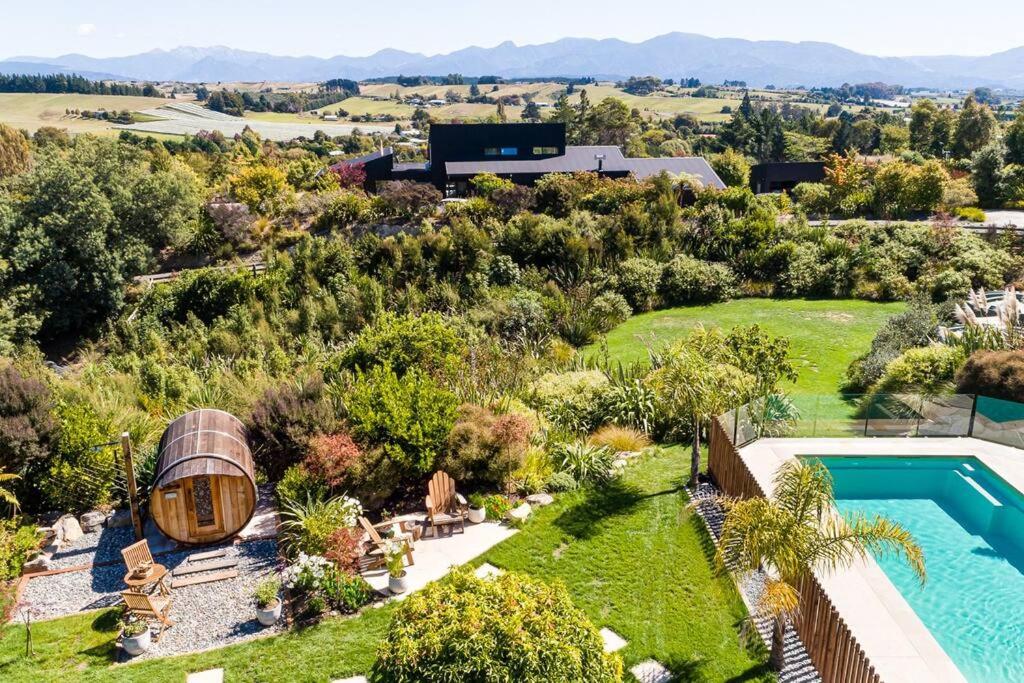 Kina Ridge Luxury Home w Pool, Sauna and Views view 3