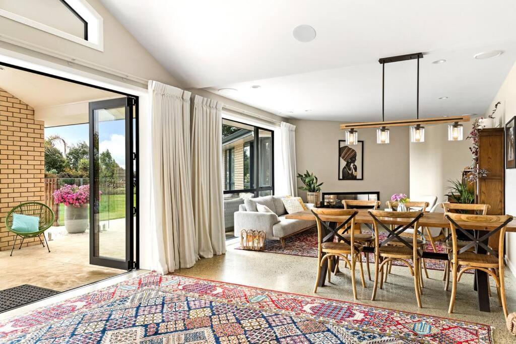 Kina Ridge Luxury Home w Pool, Sauna and Views view 5