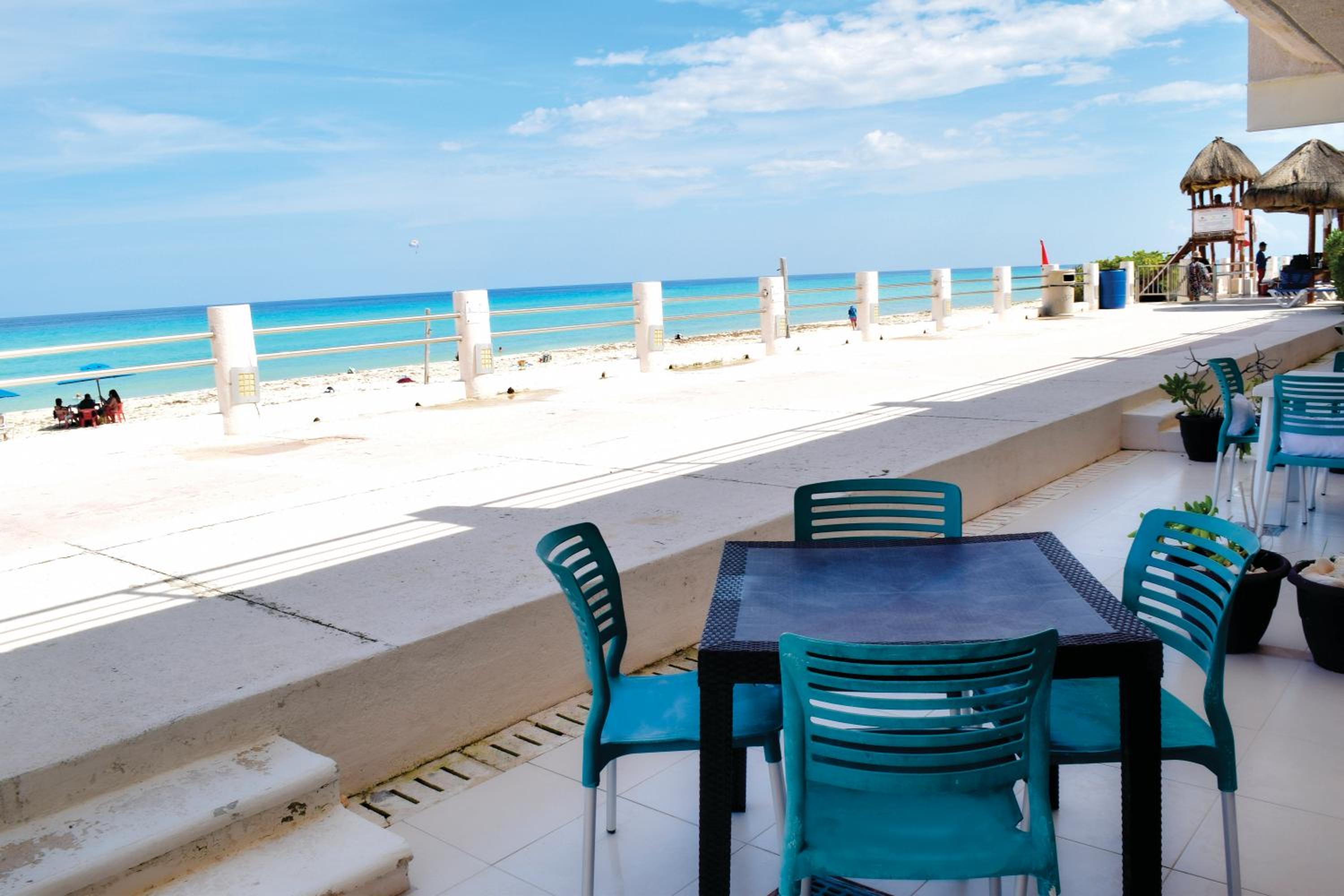 Beachfront apartment Marlin Villa 107