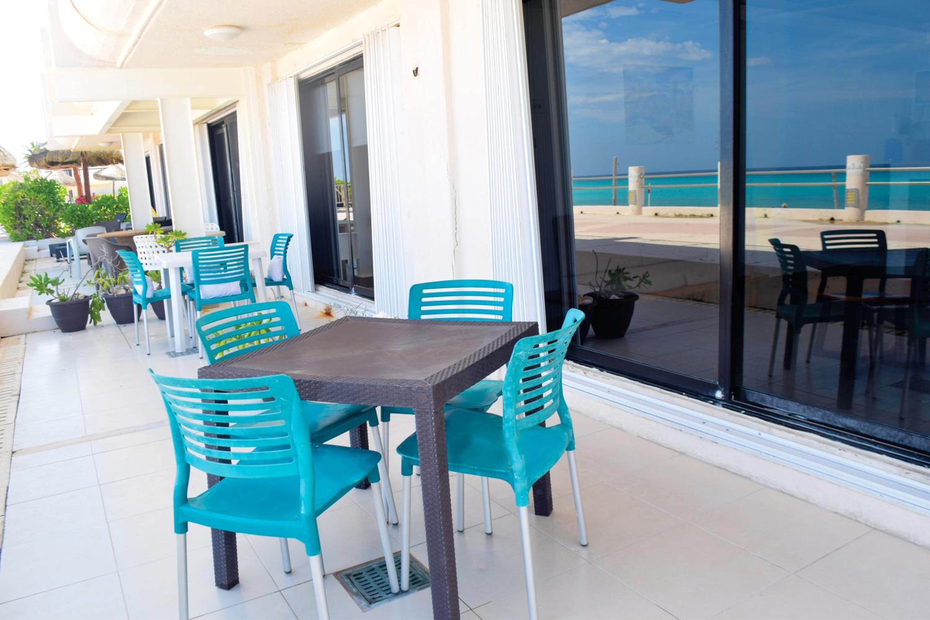 Beachfront apartment Marlin Villa 107