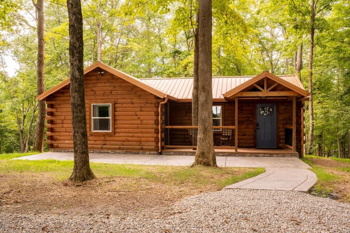 Hotel Secluded Wooded Cabin Near The Hocking Hills - Image 1