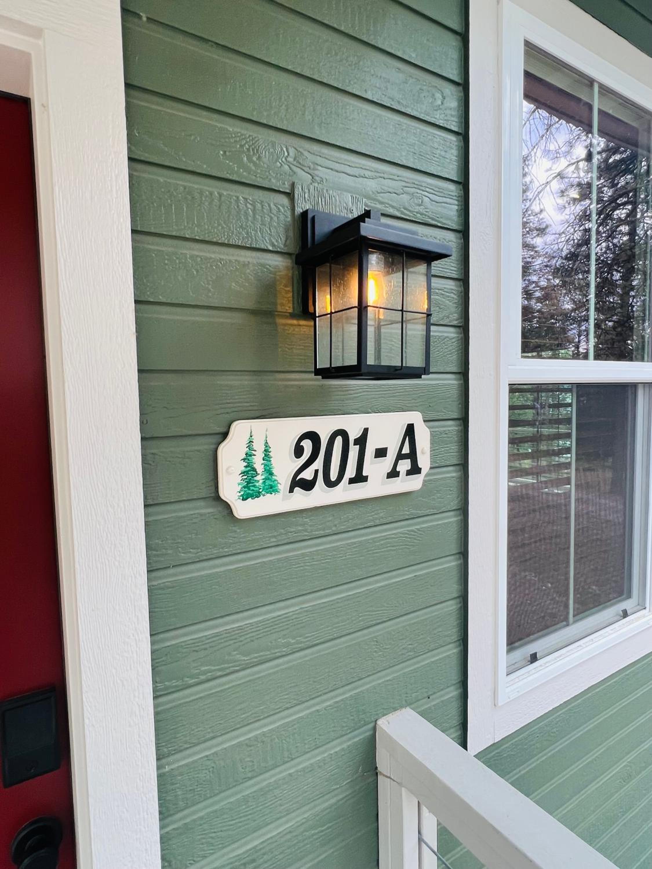 Elk Ridge Village 201A Cozy Cabin with views of Flathead Lake and the mountains