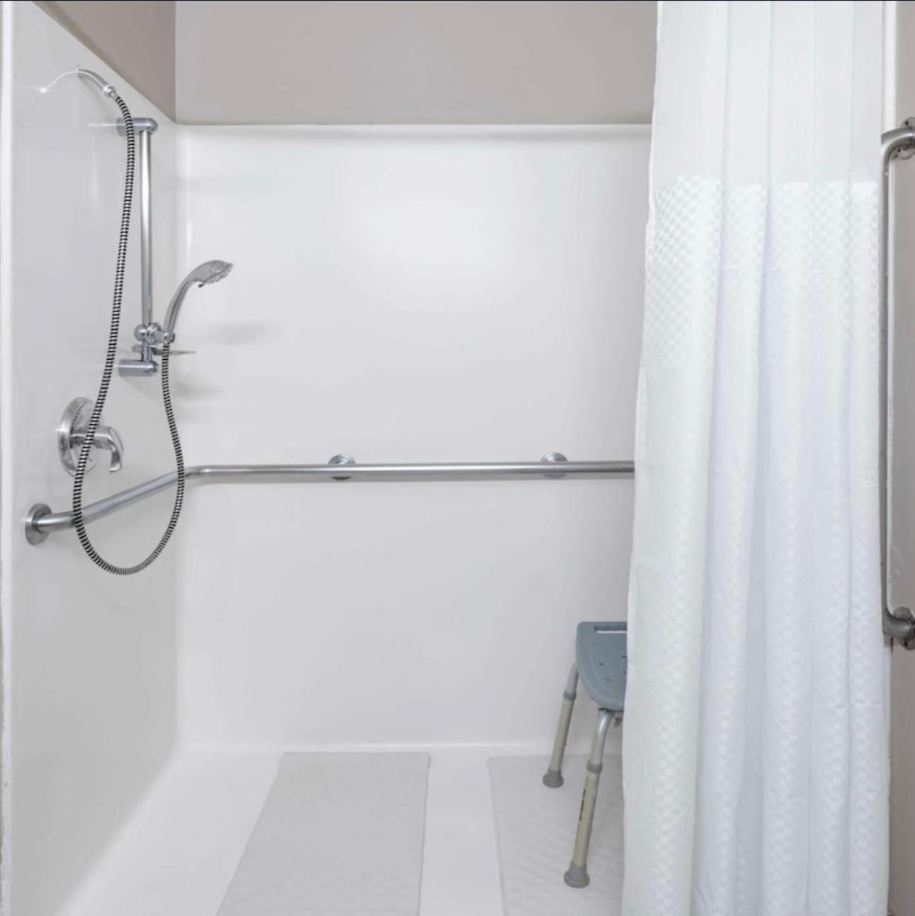 Gurnee Vacations - Baymont by Wyndham Gurnee - Property Image 4