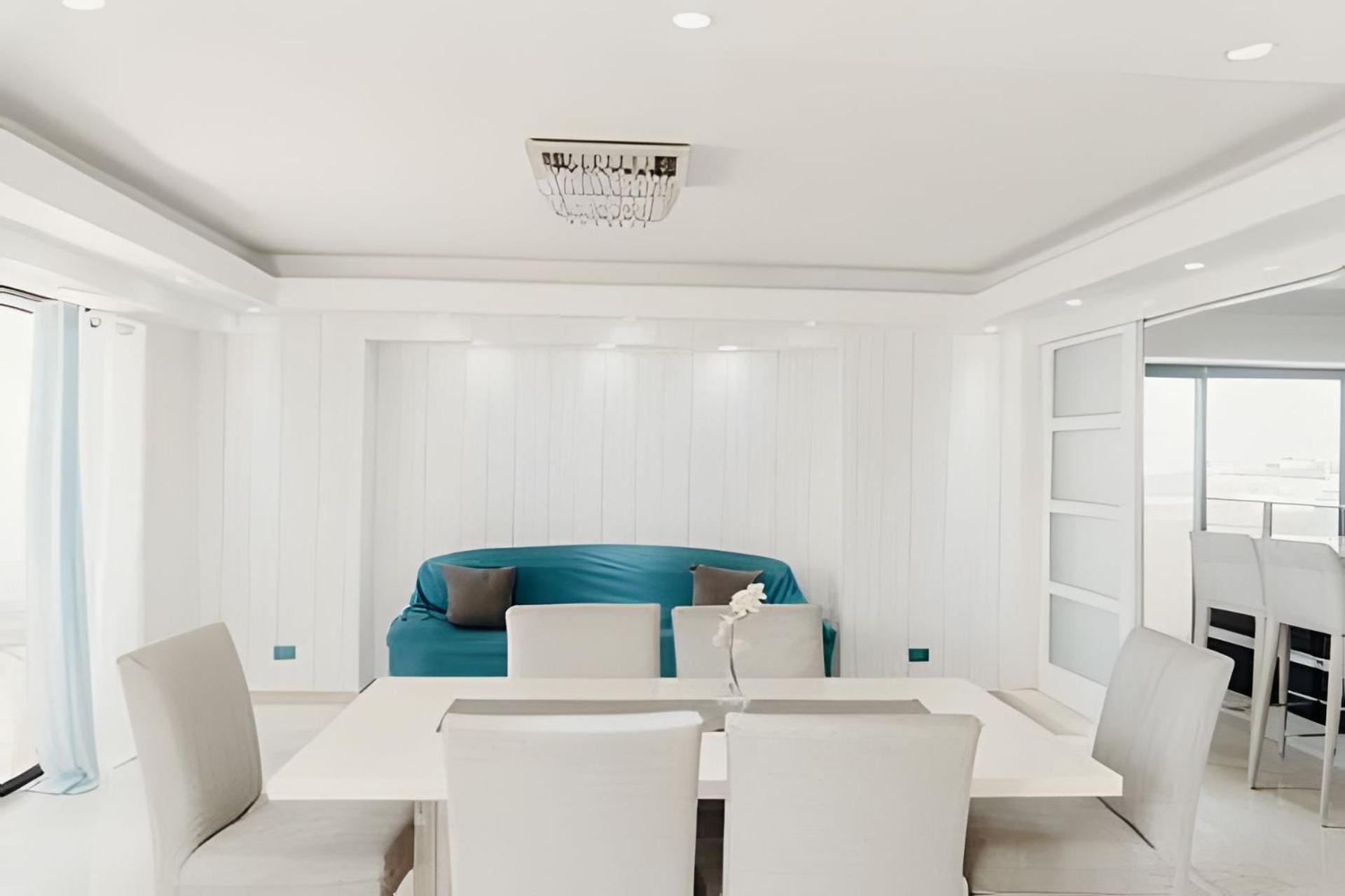 Oceanfront 3 Bedroom With Jacuzzi and Pool