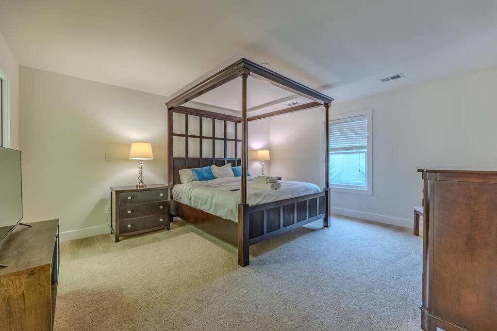 Luxurious Home Retreat with Gym Near DC