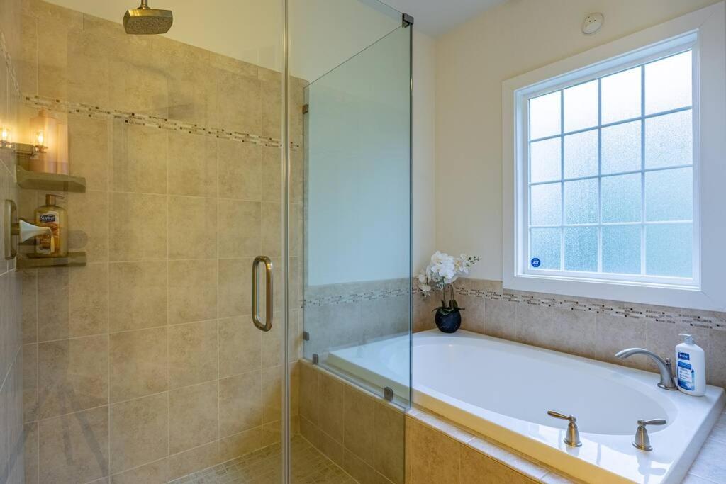 Luxurious Home Retreat with Gym Near DC