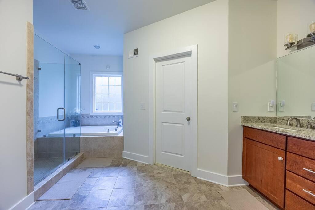 Luxurious Home Retreat with Gym Near DC