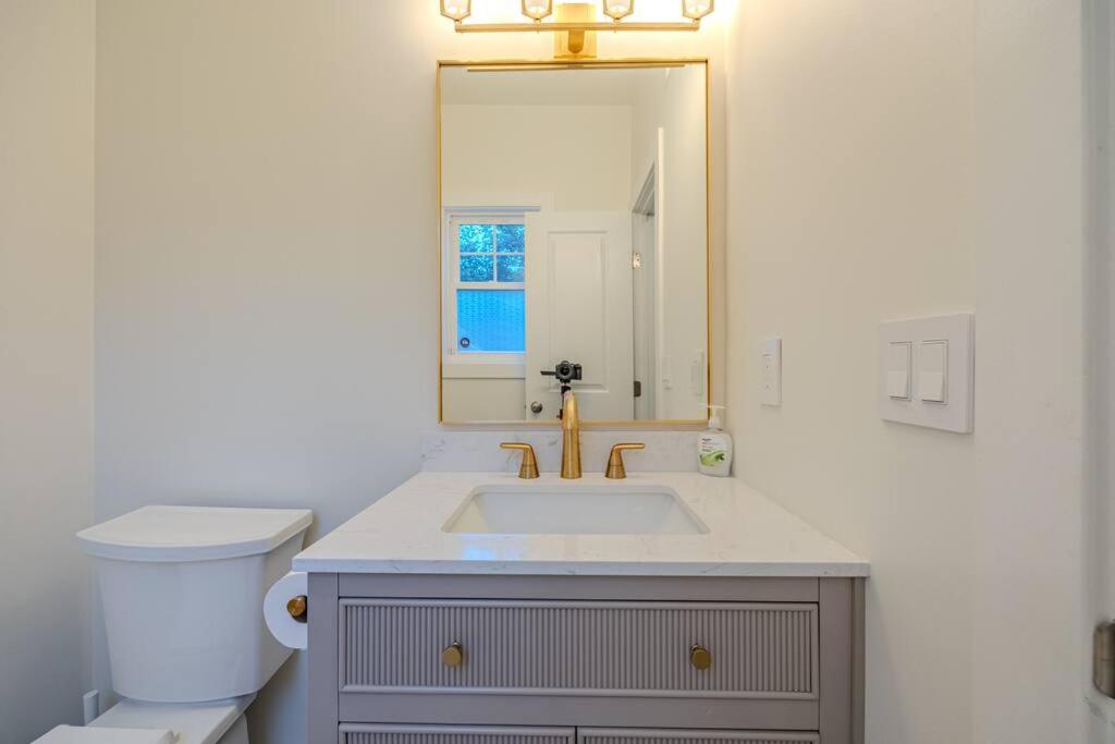 Luxurious Home Retreat with Gym Near DC