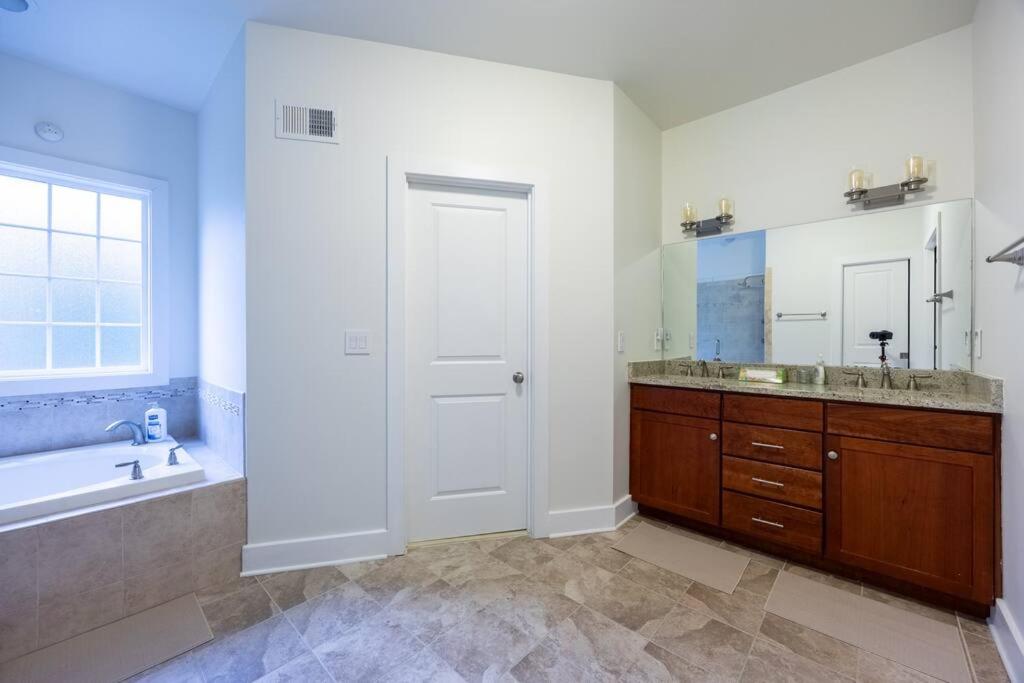 Luxurious Home Retreat with Gym Near DC