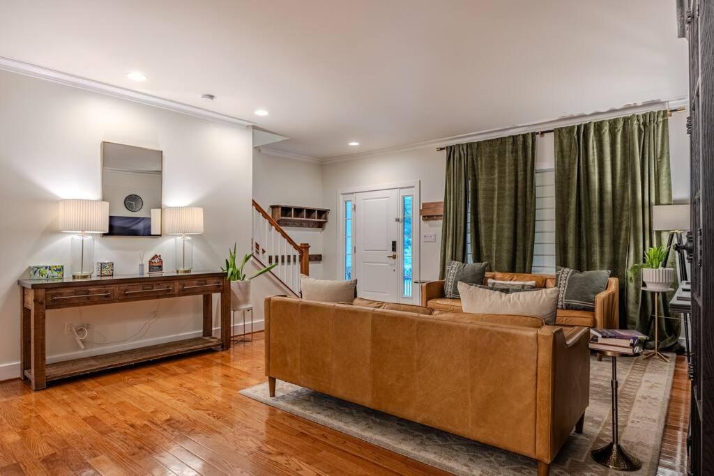 Luxurious Home Retreat with Gym Near DC