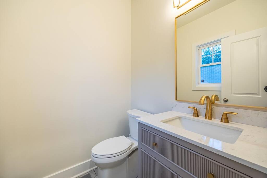 Luxurious Home Retreat with Gym Near DC
