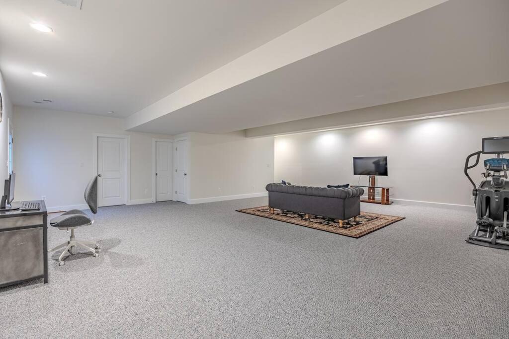 Luxurious Home Retreat with Gym Near DC