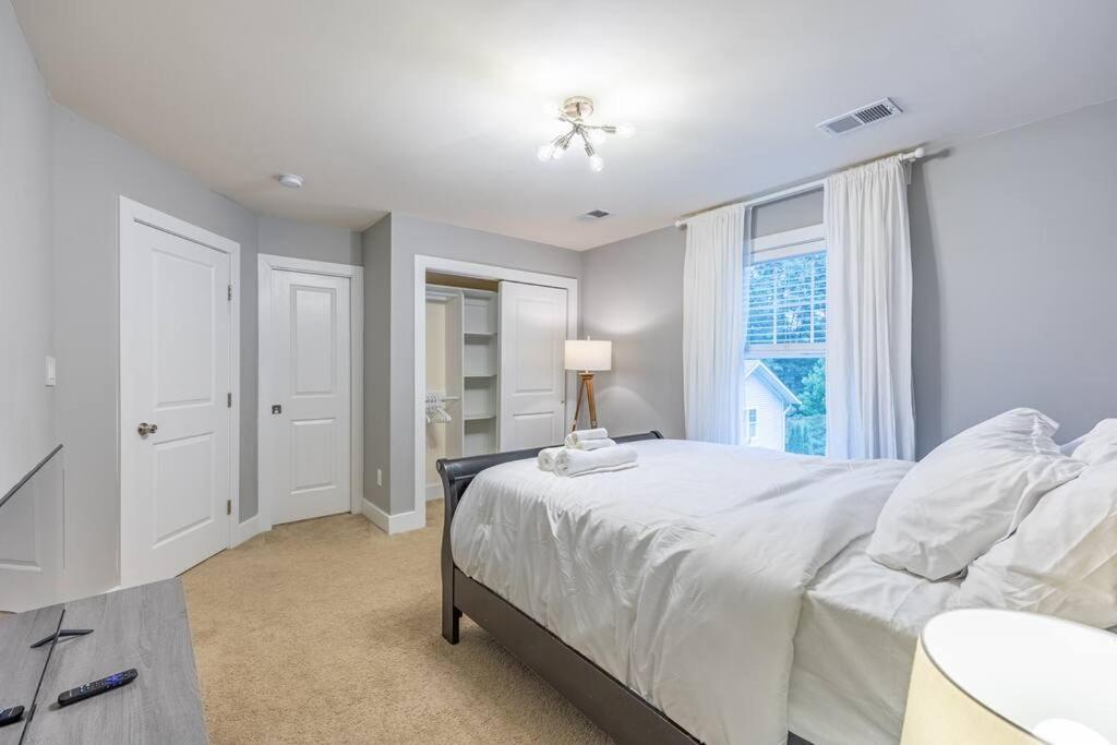 Luxurious Home Retreat with Gym Near DC