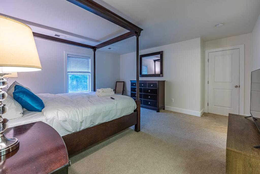Luxurious Home Retreat with Gym Near DC