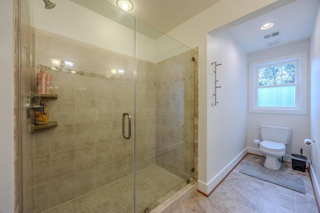 Luxurious Home Retreat with Gym Near DC