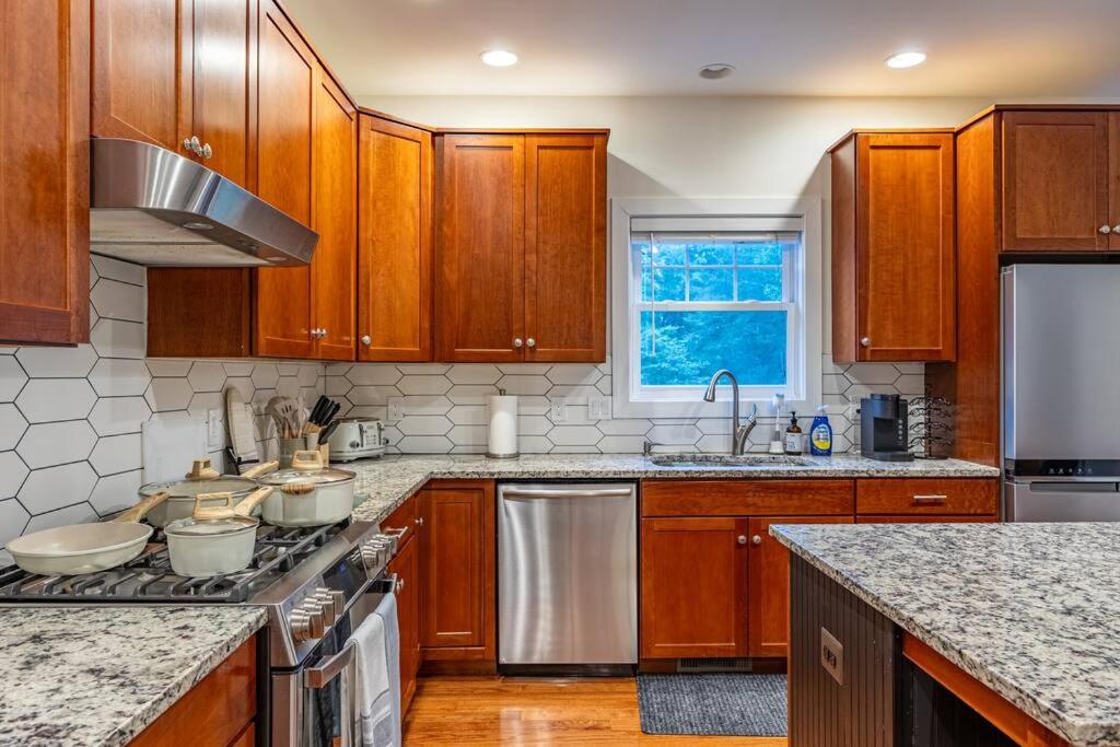 Luxurious Home Retreat with Gym Near DC