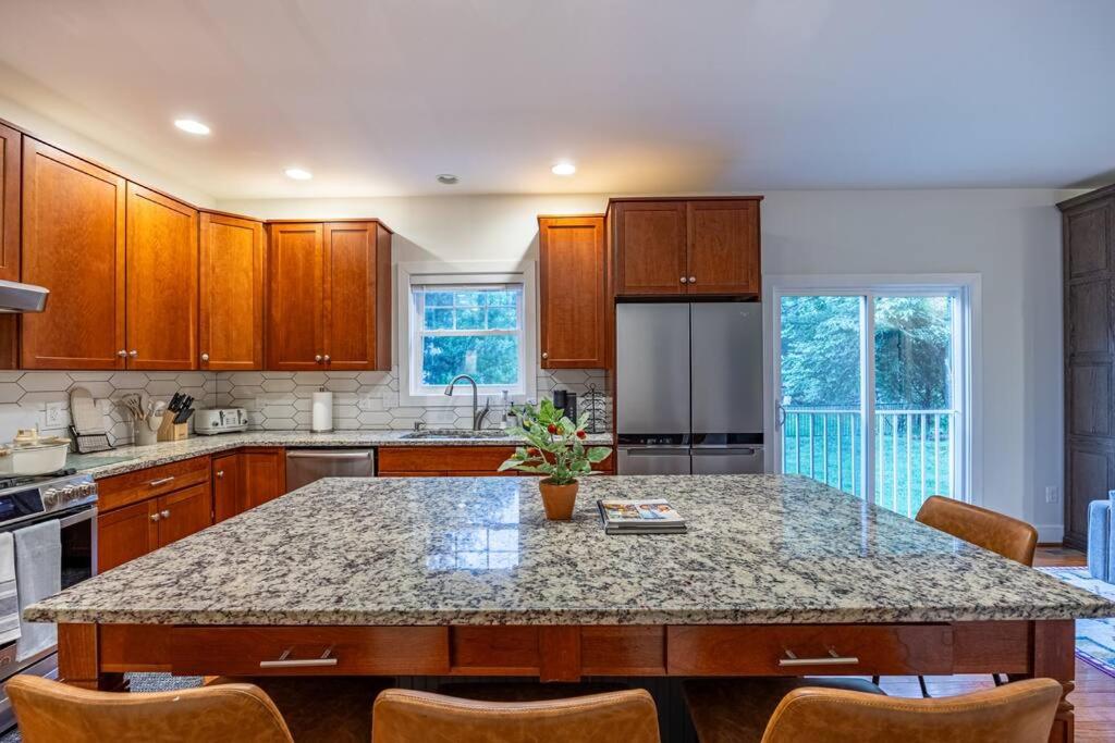 Luxurious Home Retreat with Gym Near DC
