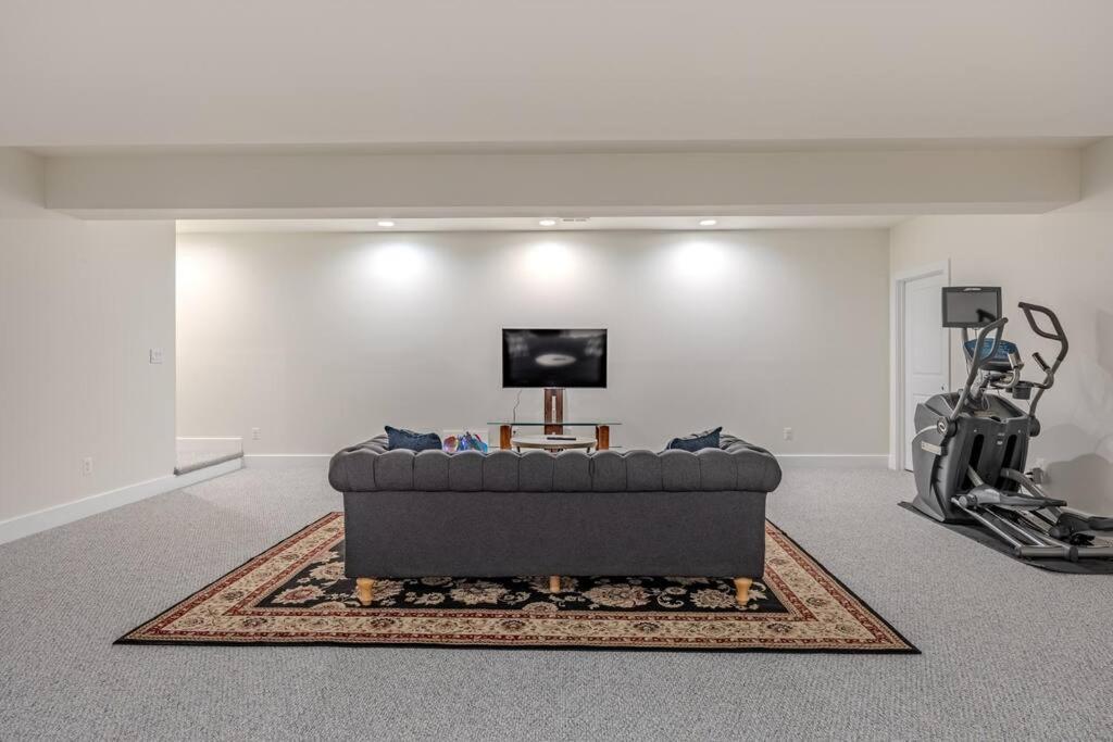 Luxurious Home Retreat with Gym Near DC