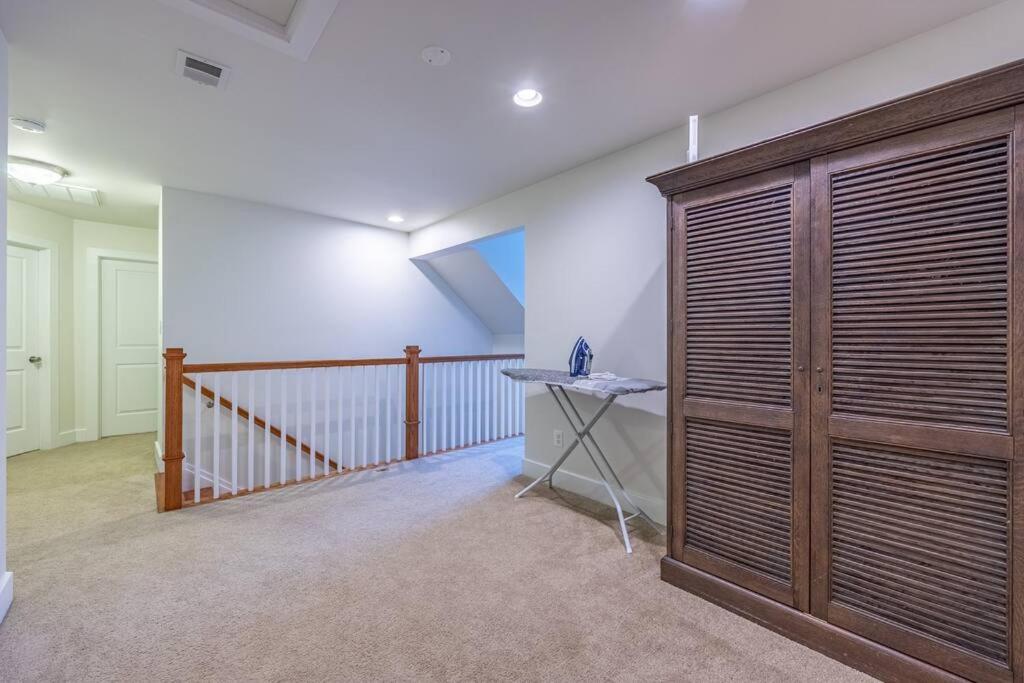 Luxurious Home Retreat with Gym Near DC