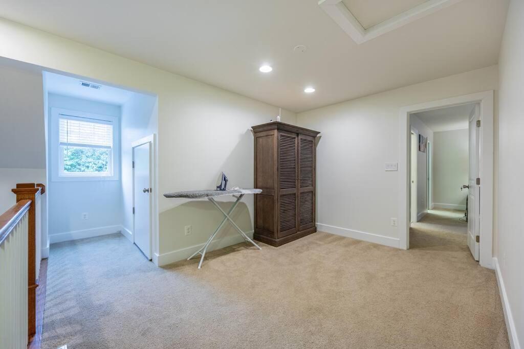 Luxurious Home Retreat with Gym Near DC