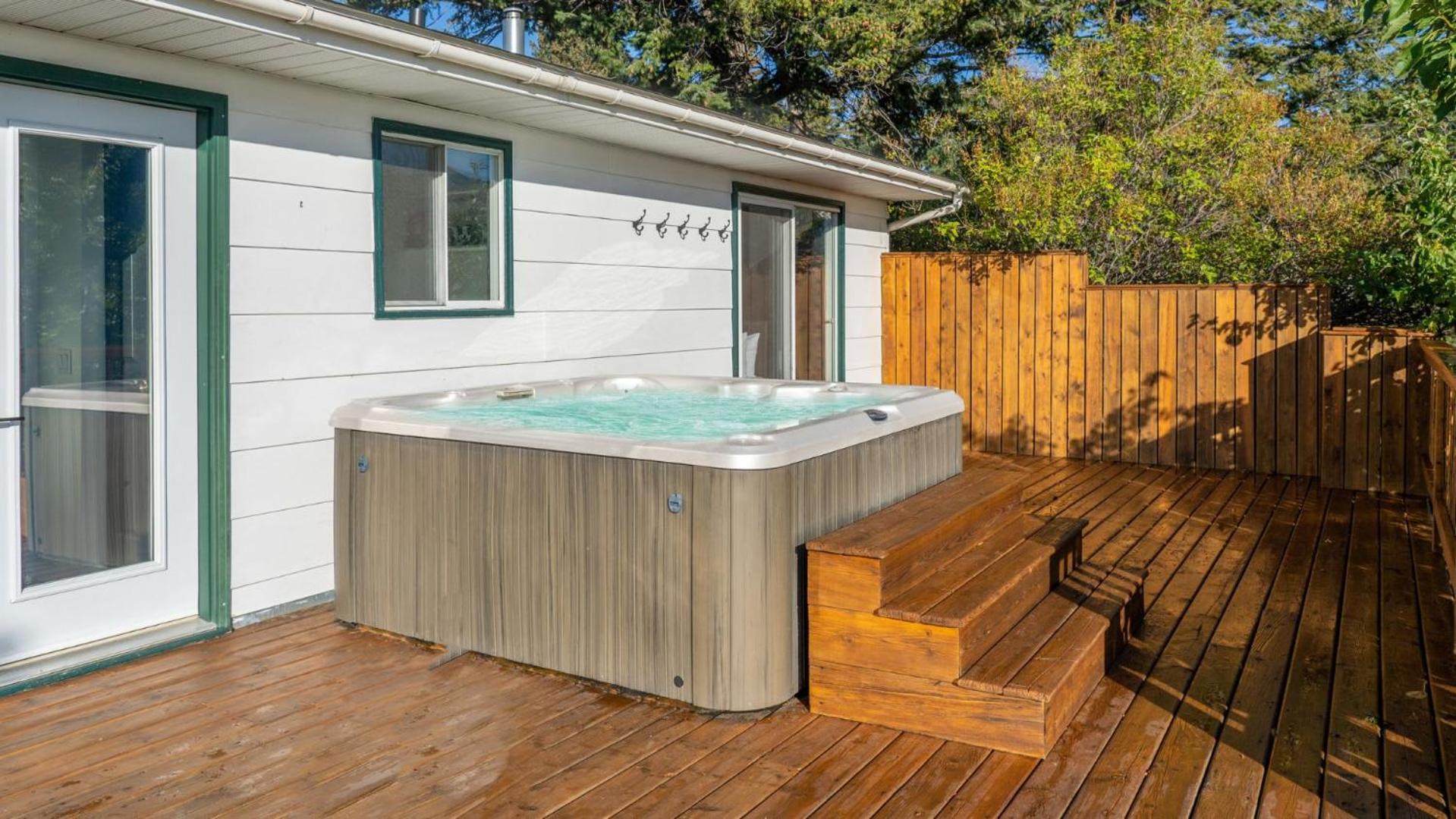 The Aura I Lake View I Hot Tub I Sleeps 27 Guests
