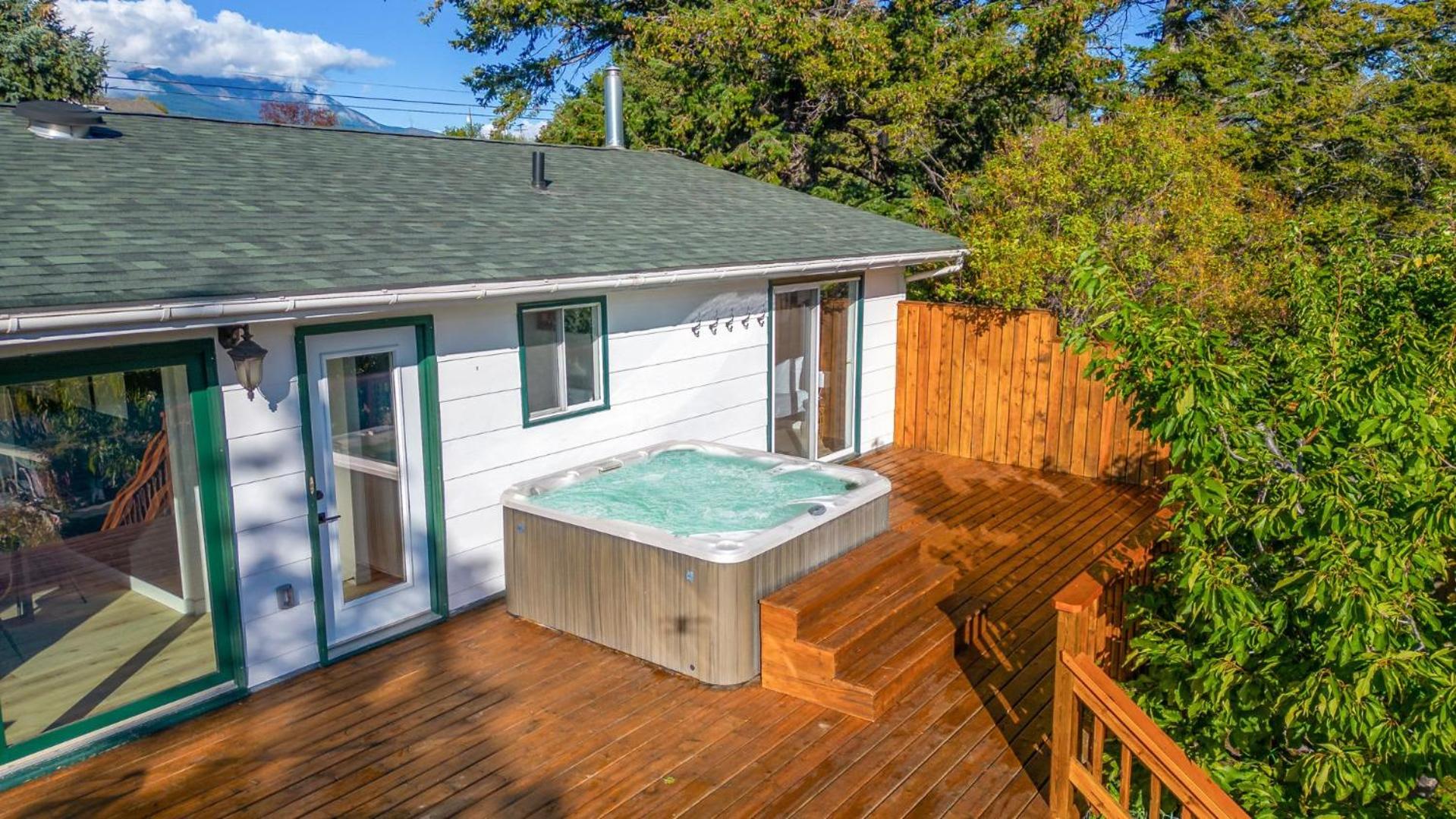 The Aura I Lake View I Hot Tub I Sleeps 27 Guests