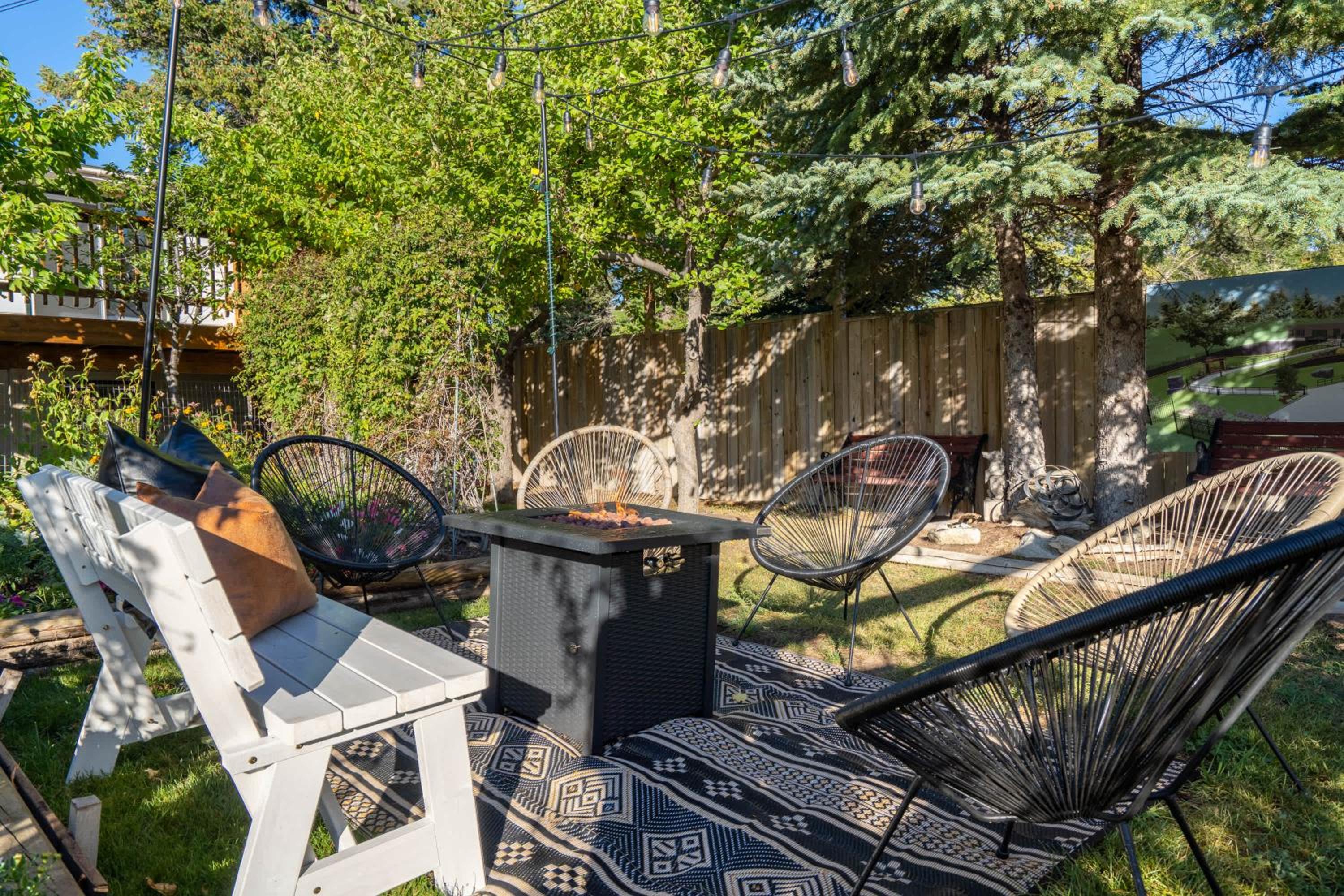 The Aura I Lake View I Hot Tub I Sleeps 27 Guests