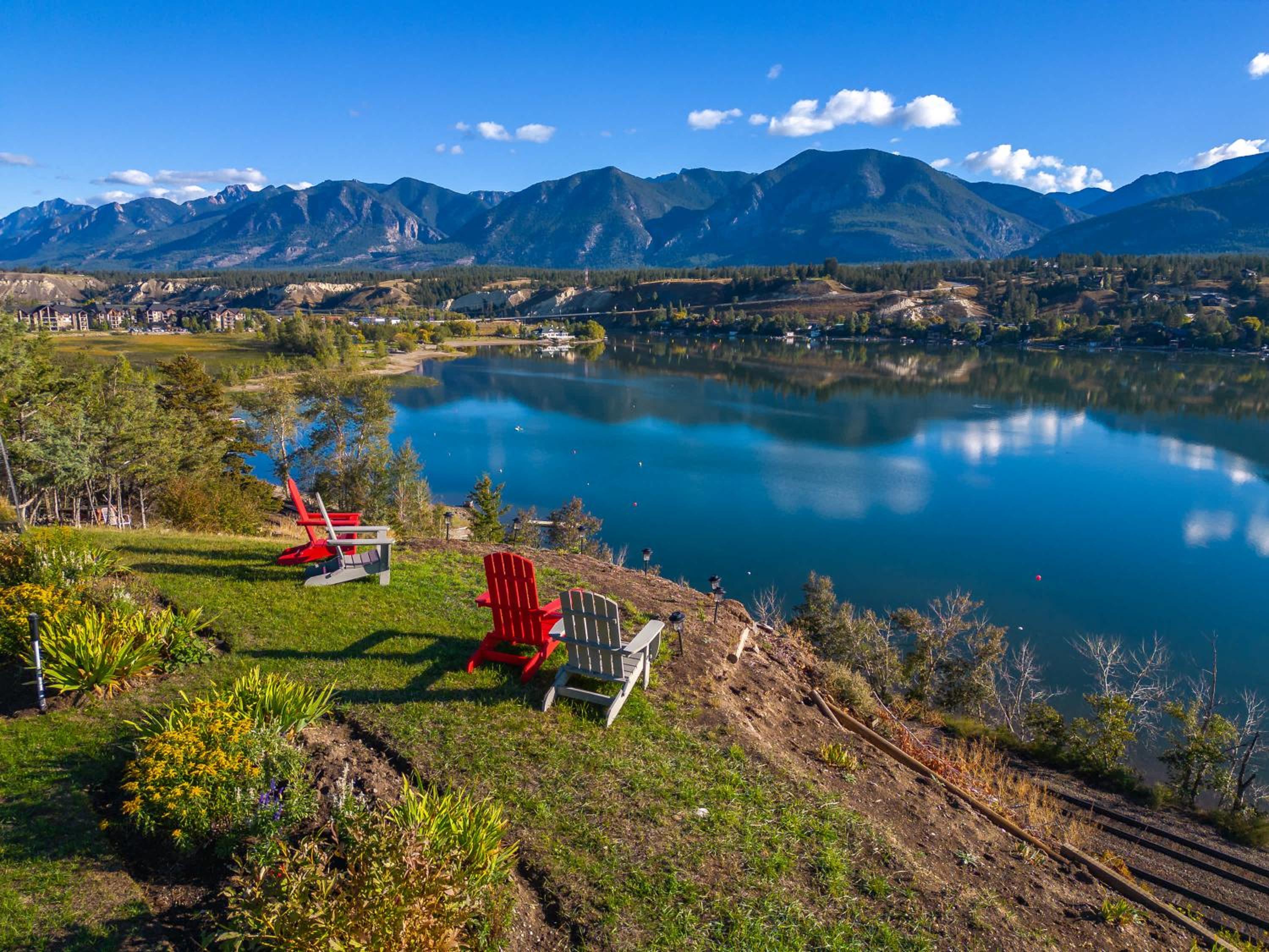 The Aura I Lake View I Hot Tub I Sleeps 27 Guests