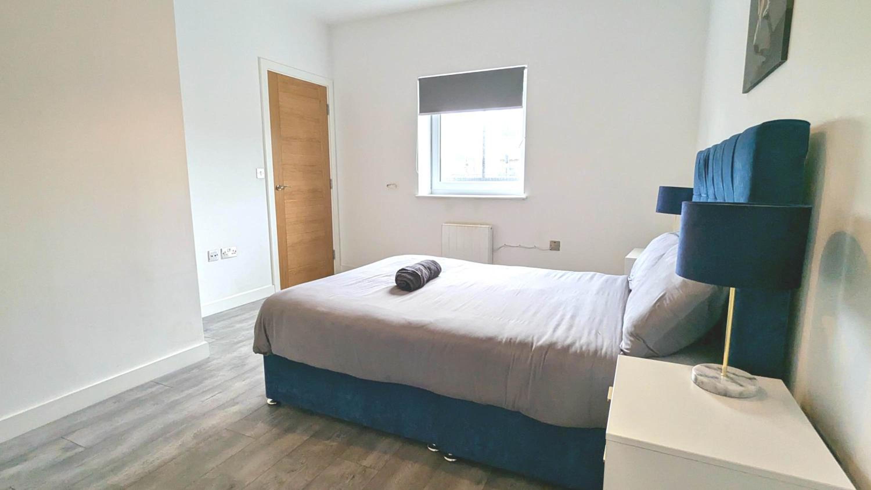 Modern 2 Bed Apt - 15 Mins to Solihull Centre view 5