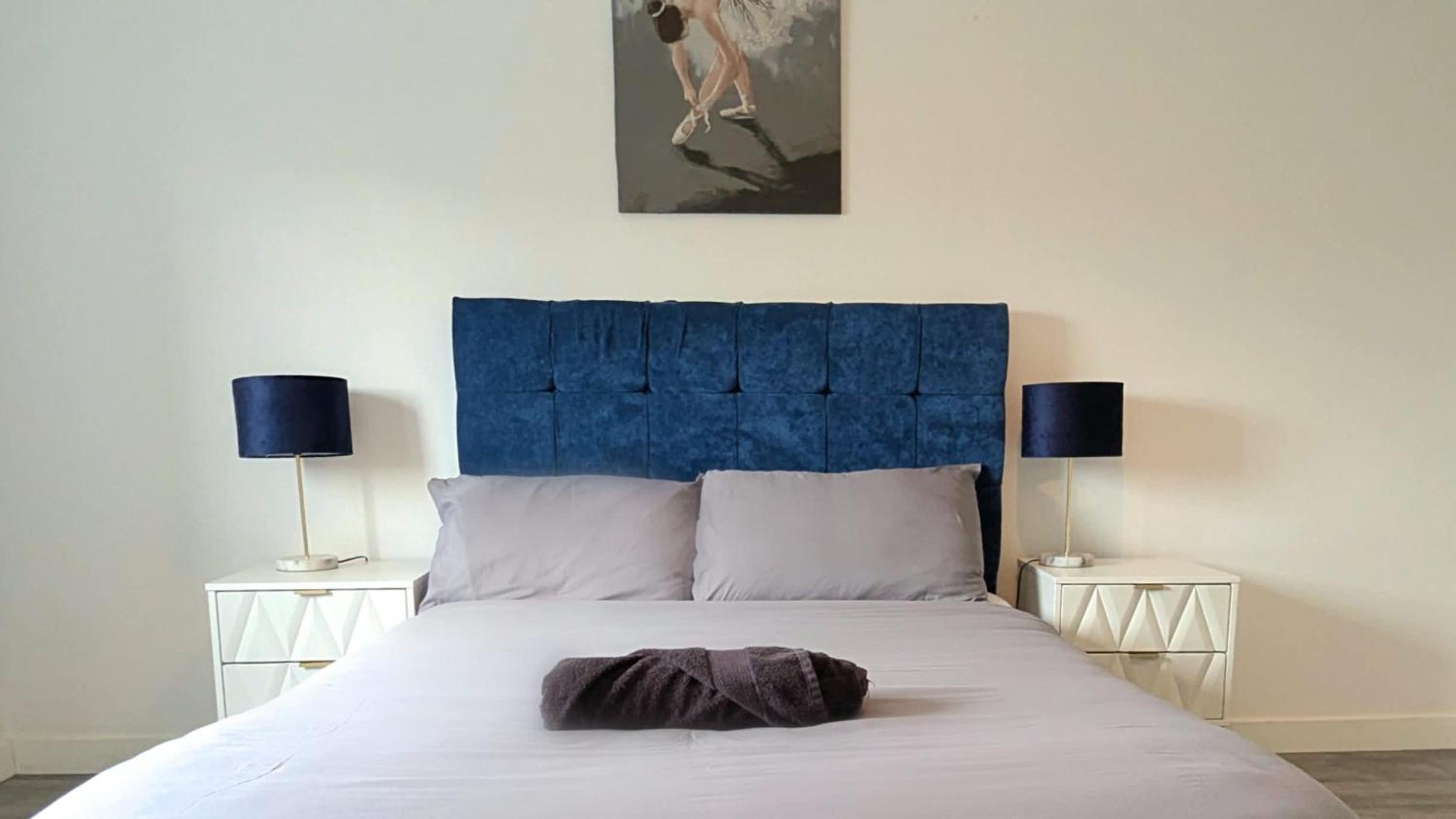 Modern 2 Bed Apt - 15 Mins to Solihull Centre view 4