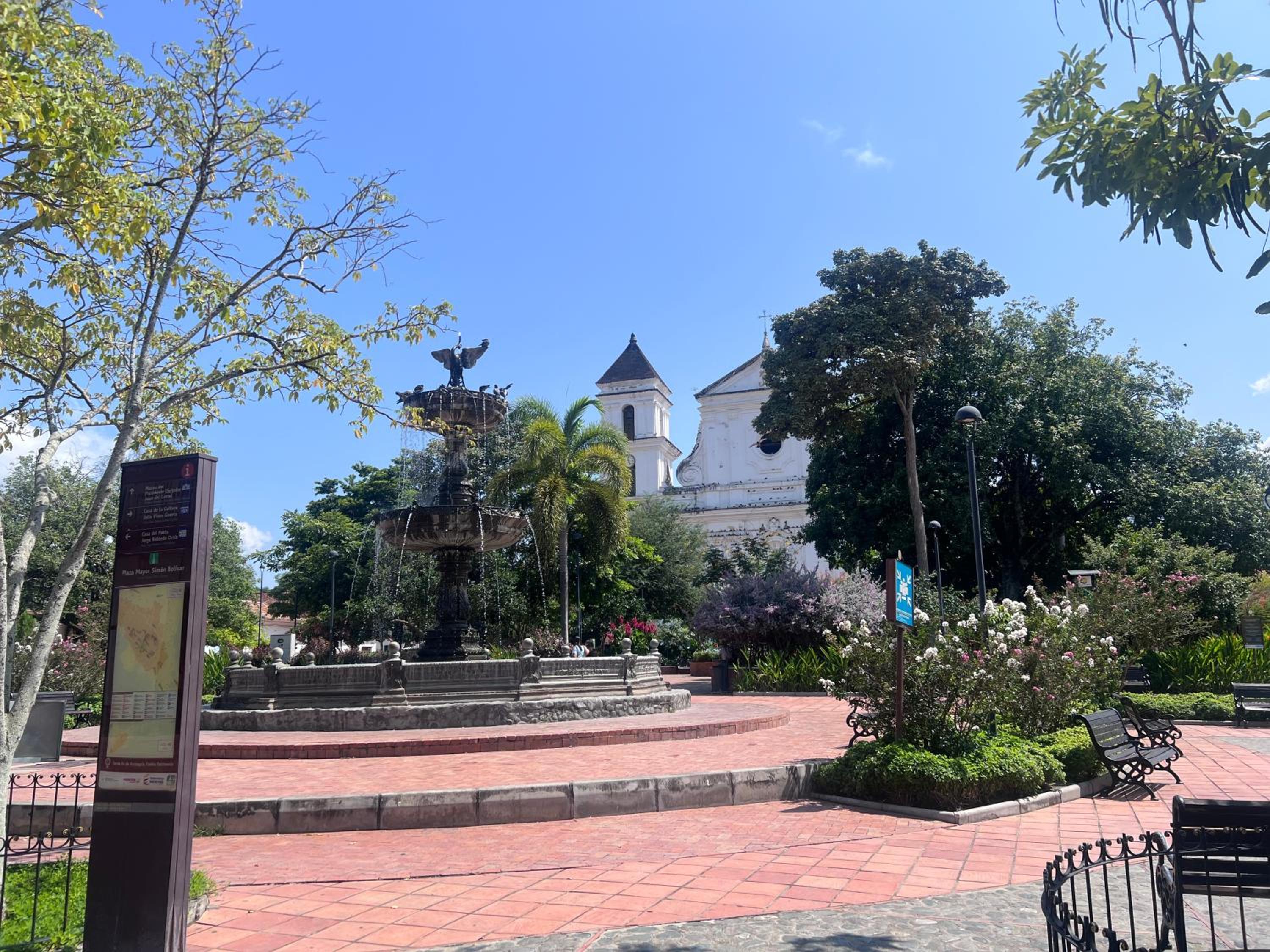 occidente colonial santa fe de Antioquia tipo resort Aparta sol tobogán kanaloa parque acuático