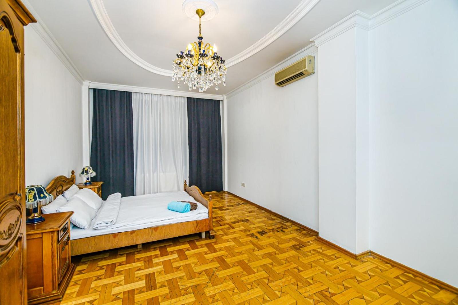 Apartment Near Hard Rock Cafe
