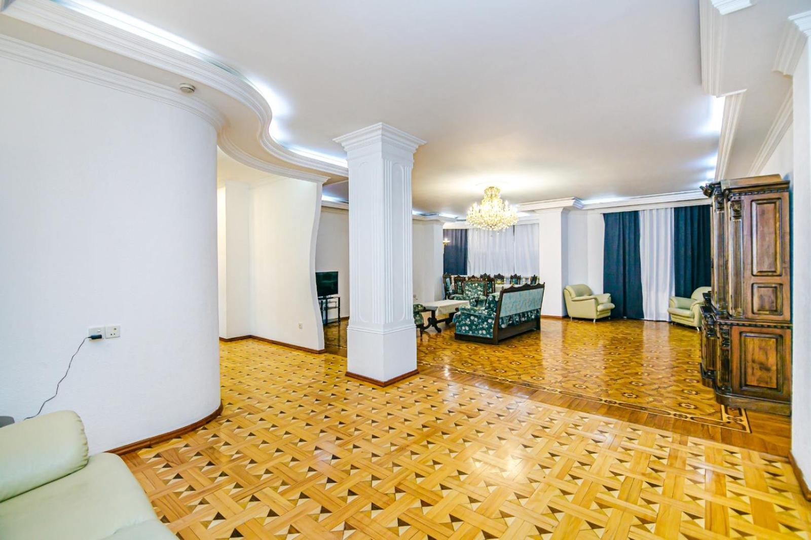 Apartment Near Hard Rock Cafe