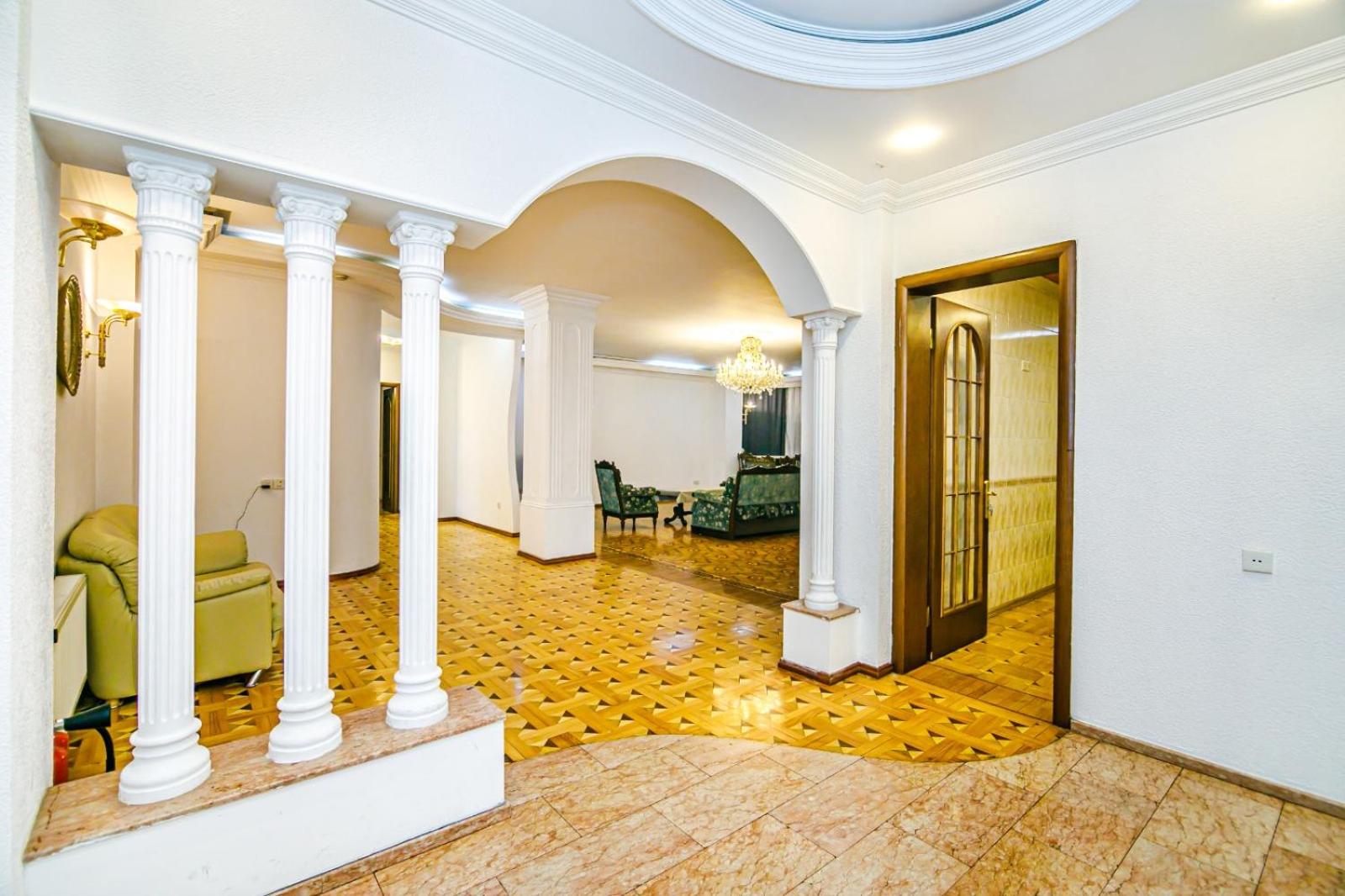 Apartment Near Hard Rock Cafe