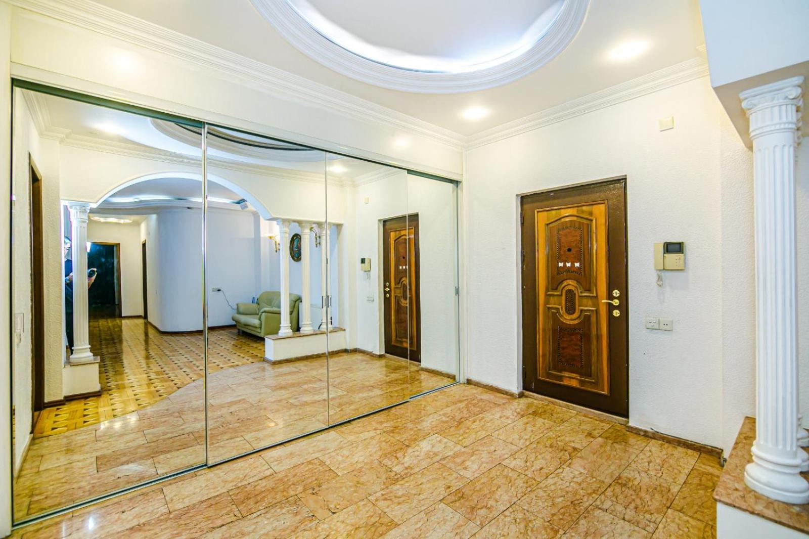 Apartment Near Hard Rock Cafe