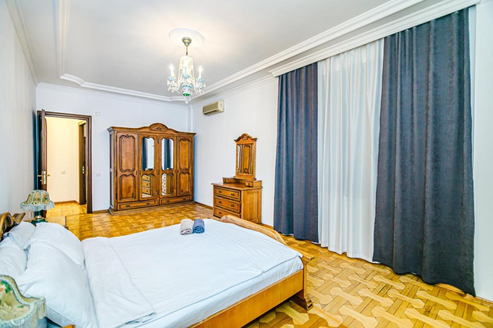 Apartment Near Hard Rock Cafe