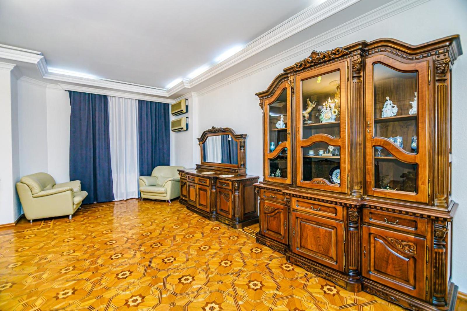 Apartment Near Hard Rock Cafe