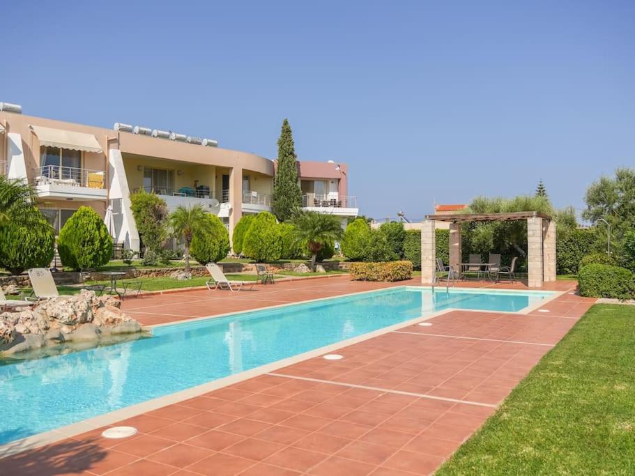 Cisterna Apartment - Shared Pool en Stérnai