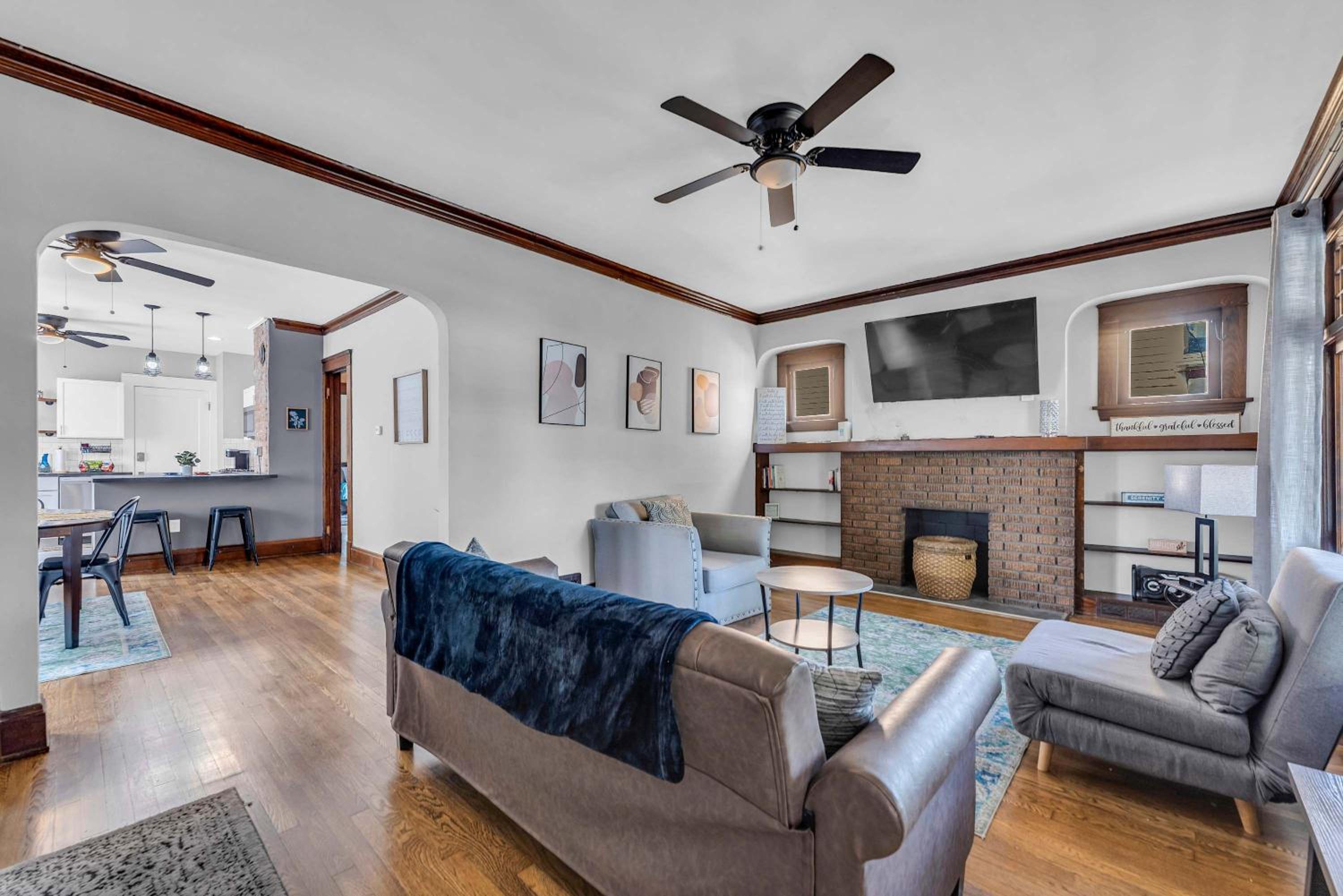 Beautifully Remodeled Duplex Apt in West Blvd view 3